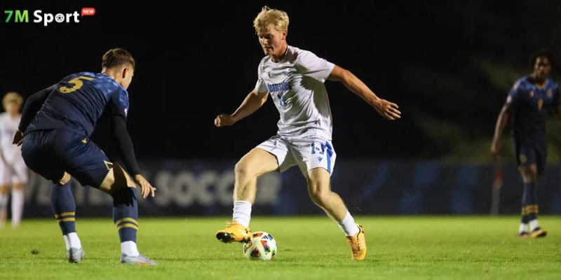 Lịch đấu bóng còn cung cấp thêm đội hình ra sân và kênh phát sóng